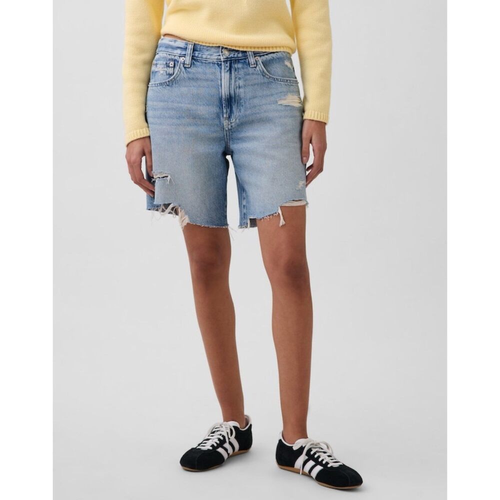GAP 8" Mid Rise Loose Denim Bermuda Shorts Light indigo Cotton Size 29 Petite - Picture 2 of 9